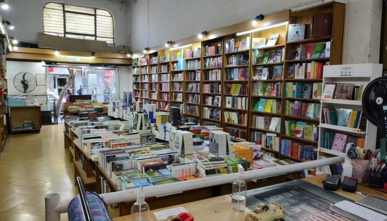 Tras 28 años de historia, la librería "El Aleph" de La Plata anunció su cierre