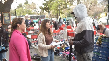 Tras conseguir la mudanza de los vendedores de las plazas San Martin e Italia, el Municipio busca sumar a los que están en las veredas del centro