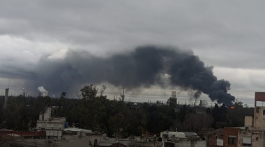 Alarma por un incendio en la refinería de YPF en Ensenada