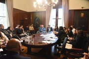 La Provincia y el Municipio de La Plata crearon una mesa de trabajo para abordar la situación en los barrios "Ellas Hacen", "El Mercadito" y Planeadores